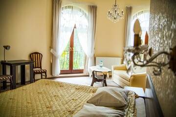 Фото номера Улучшенный двухместный номер с 1 кроватью Отель Hotel Korona г. Рыбник 4