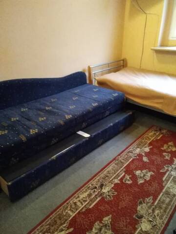 Фото номера Трехместный номер с основными удобствами и общей ванной комнатой Хостелы Pokoje gościnne Villa Silesia г. Рыбник 4